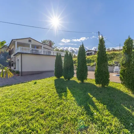 Maria Buzet 2 With Balcony アパート *