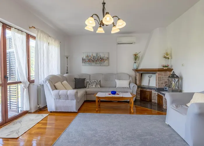 Maria Buzet 2 With Balcony Apartment