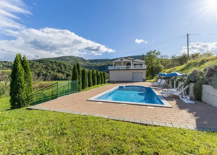 Maria Buzet 2 With Balcony Apartment